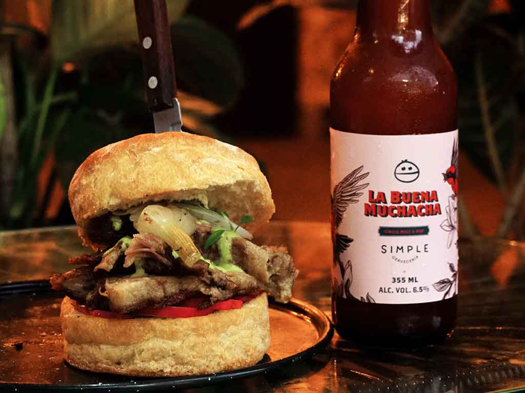 Hamburguesa de suadero con pápalo ¡pruébala en Indómita!