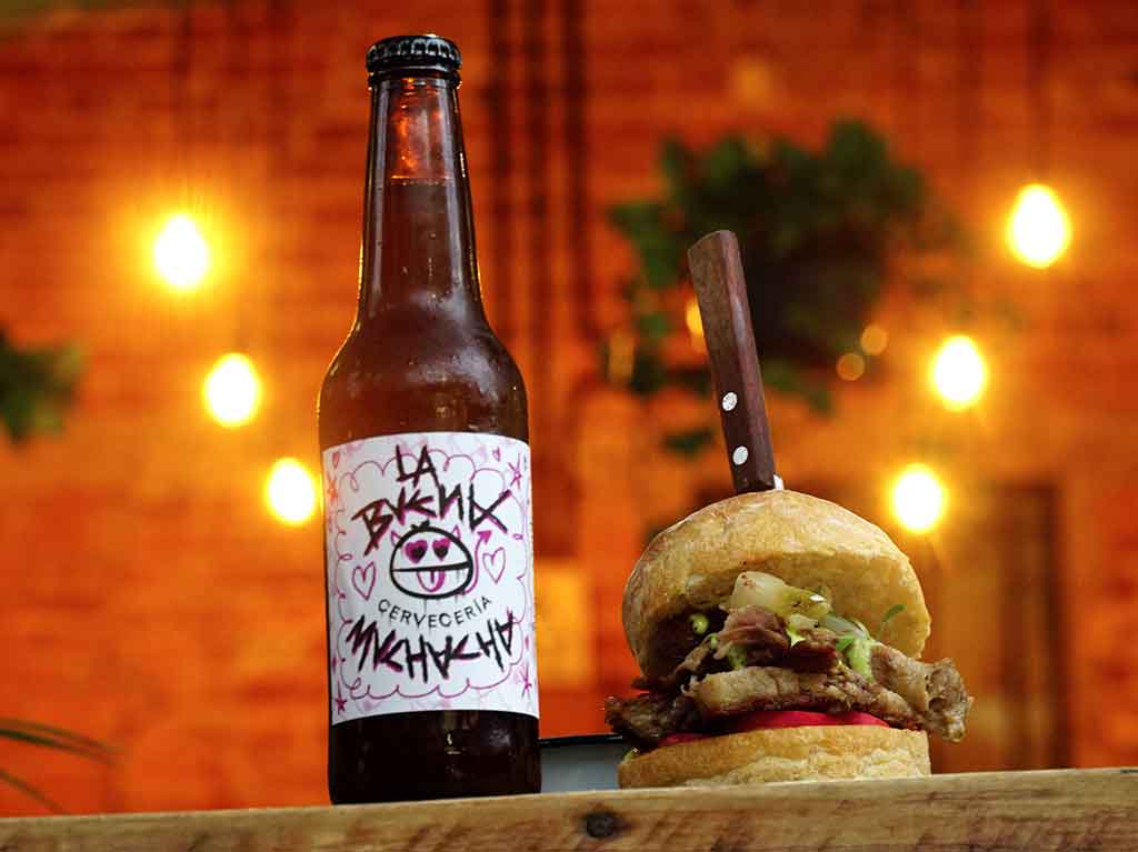 Cencerro hamburguesas y cerveza