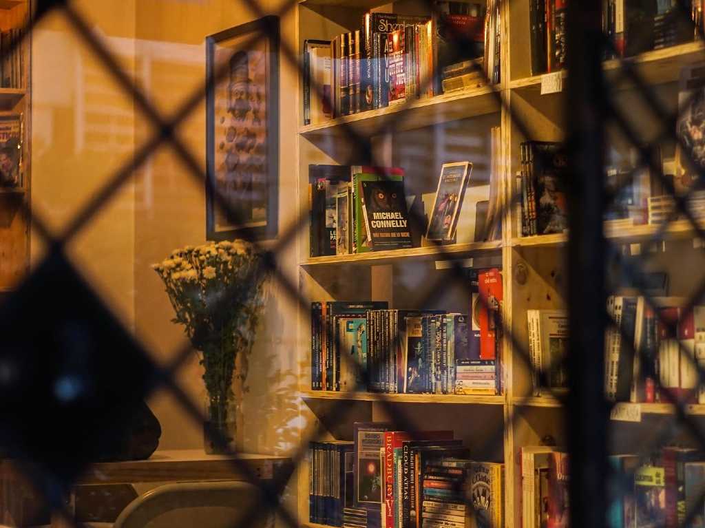 Peripheria Librería espacio para el terror y la ciencia ficción Libreros