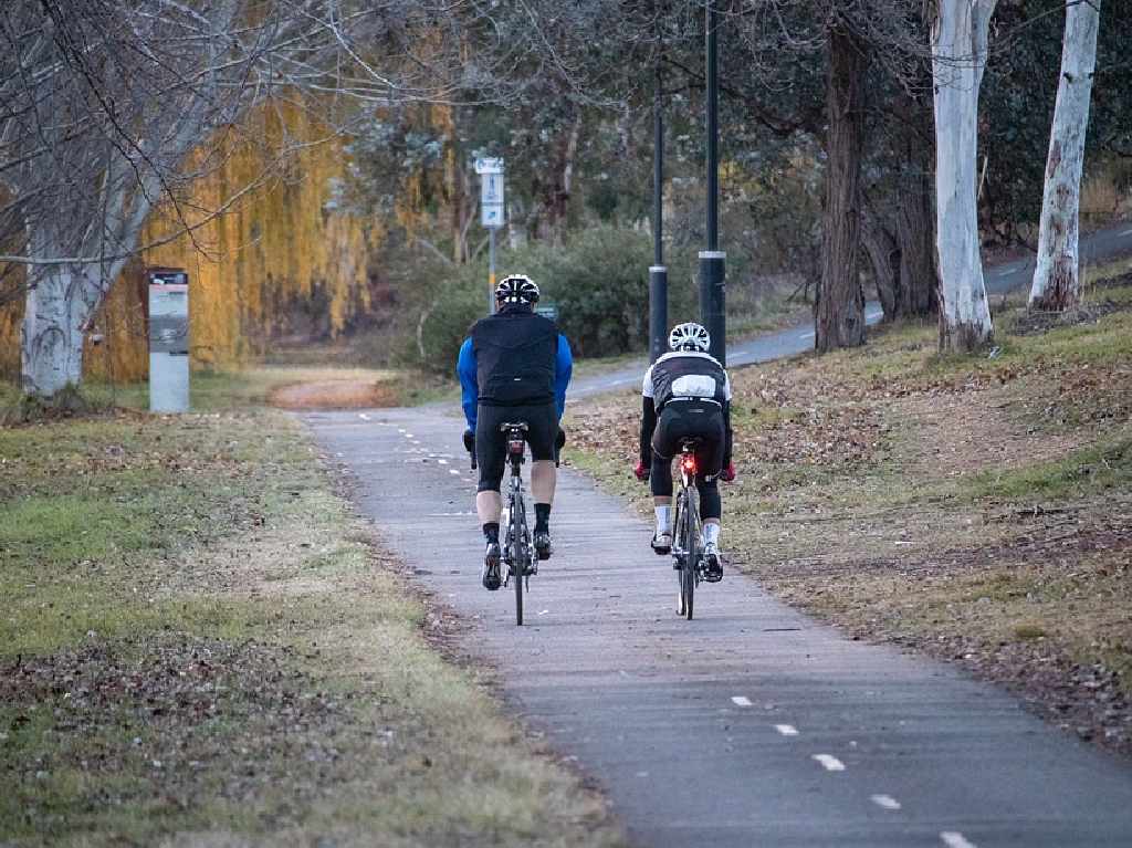 planes baratos para celebrar el Día del Padre paseo en bici