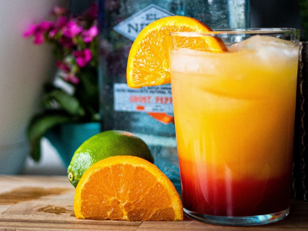 recetas-de-cocteles-frescos-para-el-verano-a-tomar-tequila-sunrise
