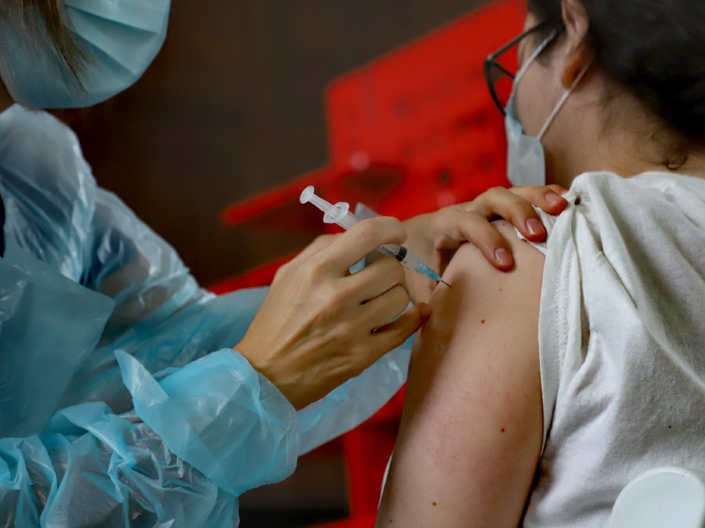 Abren registro de vacuna para adultos de 18 a 39 años en Baja California