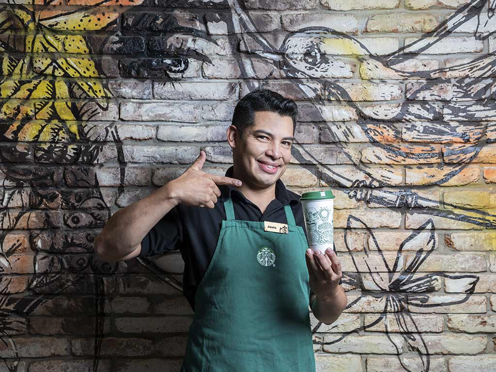 Starbucks honra el legado de la herencia oaxaqueña con un nuevo vaso reusable