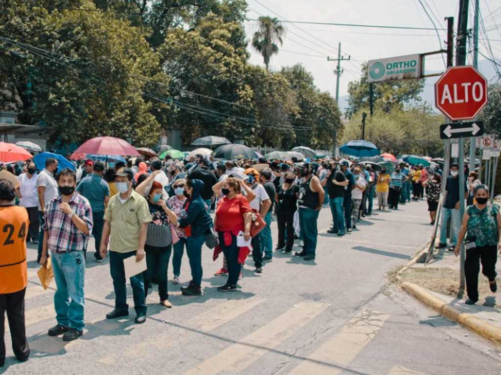 CDMX sigue en semáforo amarillo vacunación