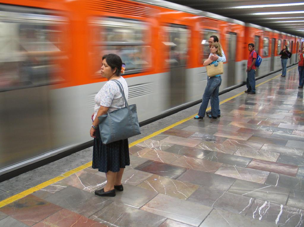 estación del Metro Zócalo cambia de nombre tren