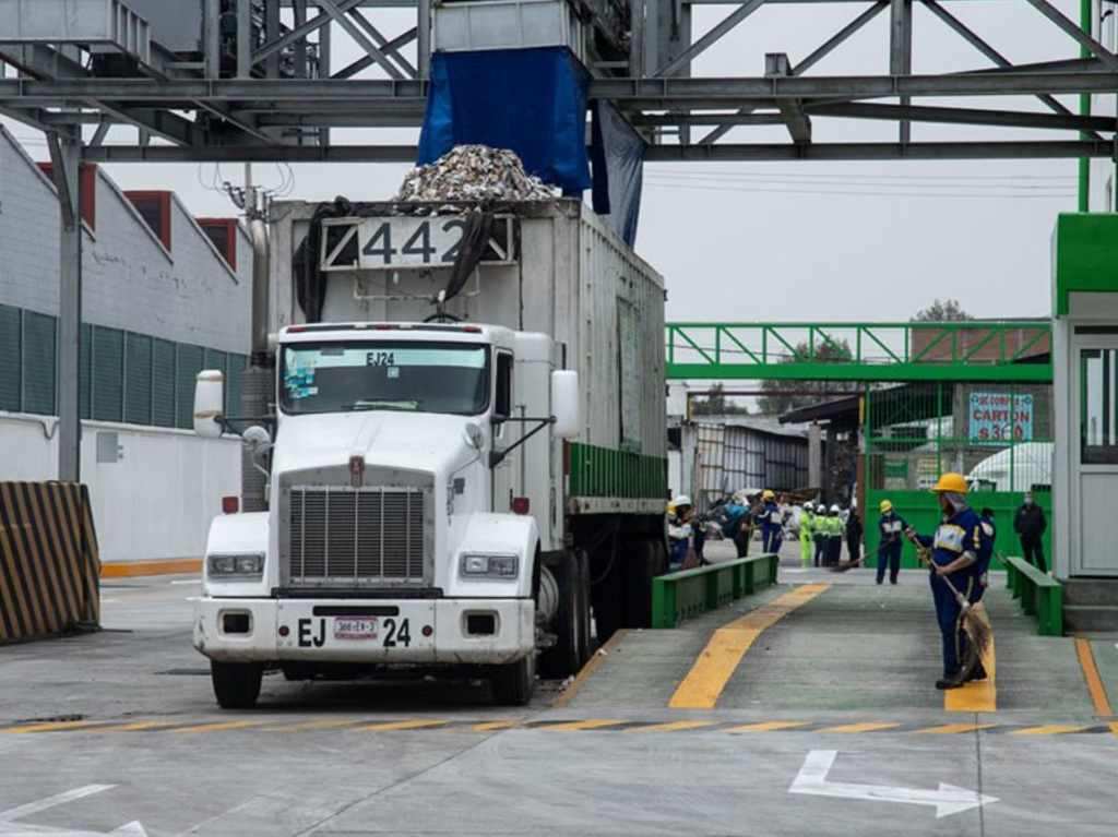 Inauguran planta de separación de basura en CDMX Camiones Recolectores 