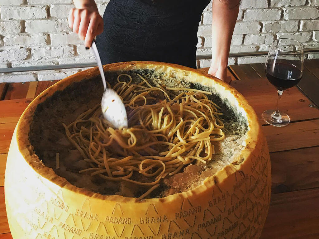 lugares-para-winelovers-en-cdmx-vinamore-queso-1