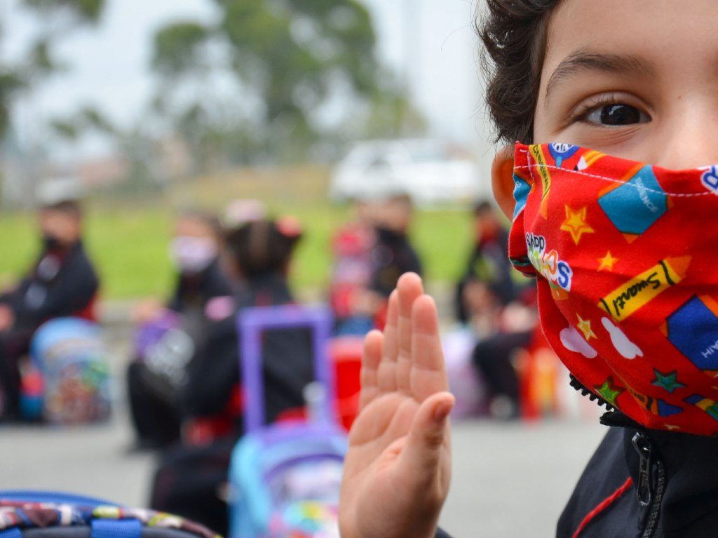 Regreso a clases presenciales niño