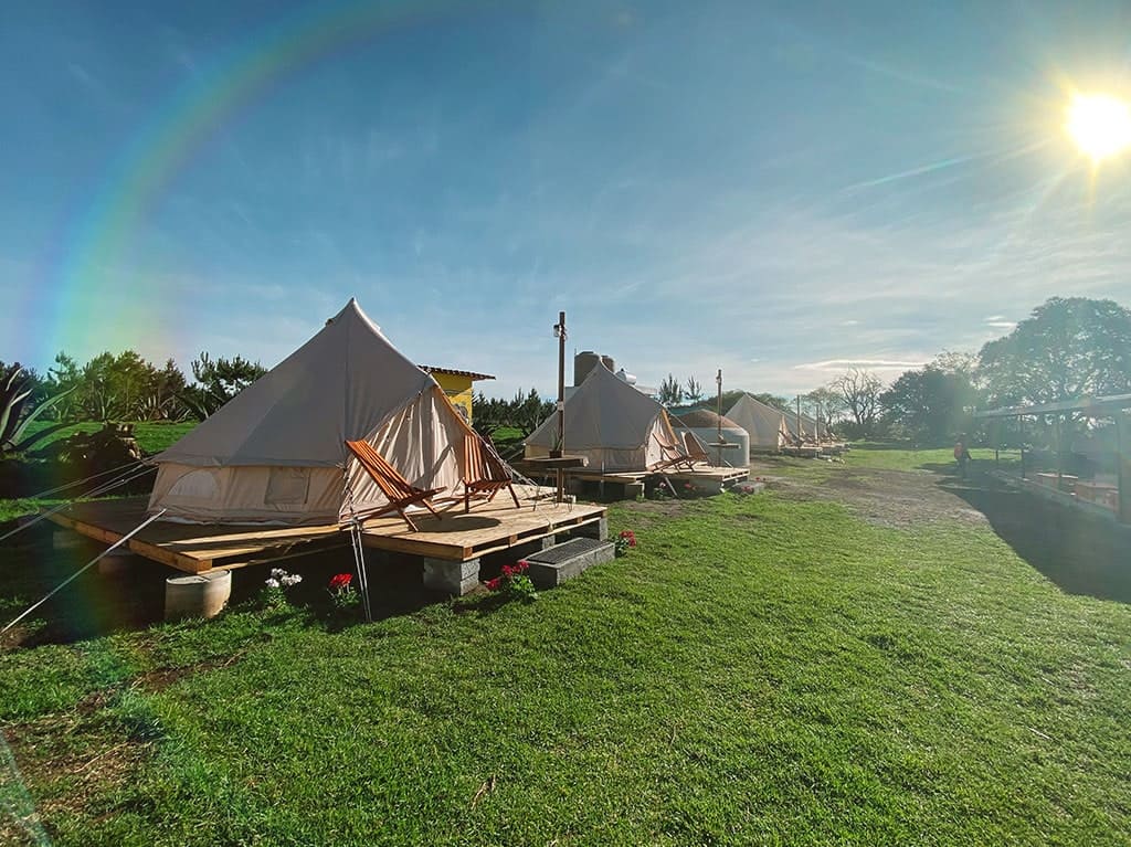 Glamping Octli: el nuevo campamento de lujo cerca del Santuario de las  Luciérnagas | Dónde Ir