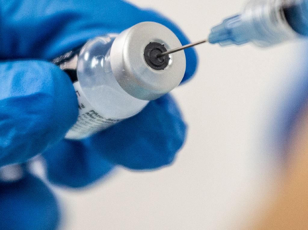 vacuna Pfizer necesita una tercera dosis variante delta