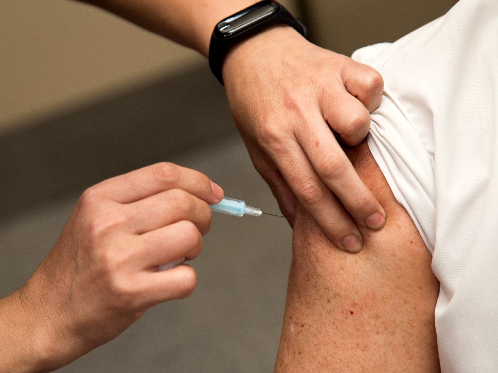 Vacunación masiva en comunidades alejadas CanSino