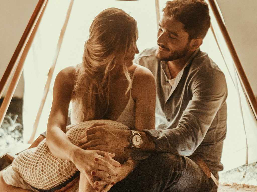 Poemas eróticos para dedicar y subir la temperatura Pareja