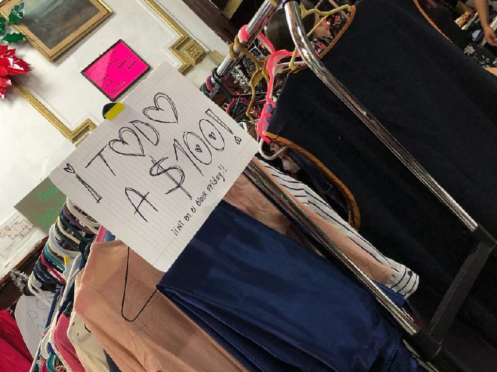 Tianguis de ropa desde 10 pesos ropa