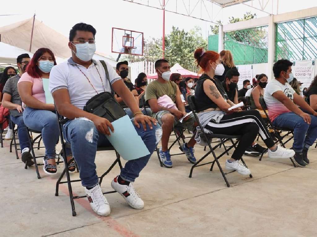 Vacunación a jóvenes mayores de 18 años en 11 municipios del Edomex