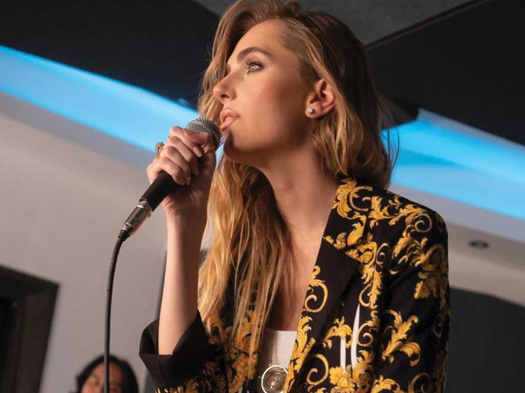 violett-cantante-polaca