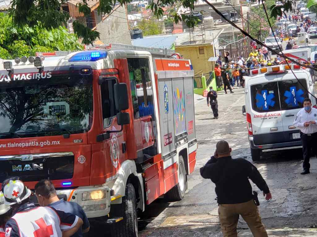 Se reportan derrumbes en Cerro del Chiquihuite bomberos