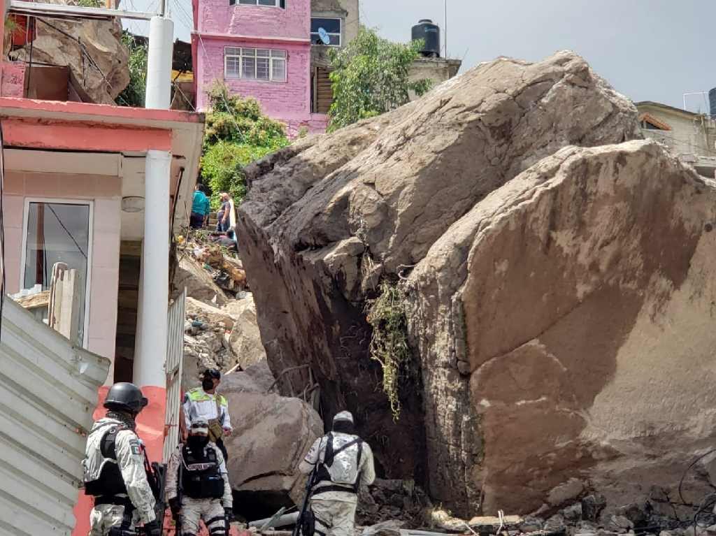 Se reportan derrumbes en Cerro del Chiquihuite tierra