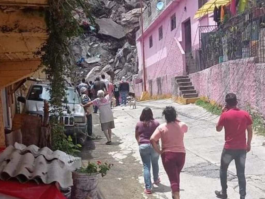 derrumbes-en-el-cerro-del-cerro-del-chiquihuite-vecinos