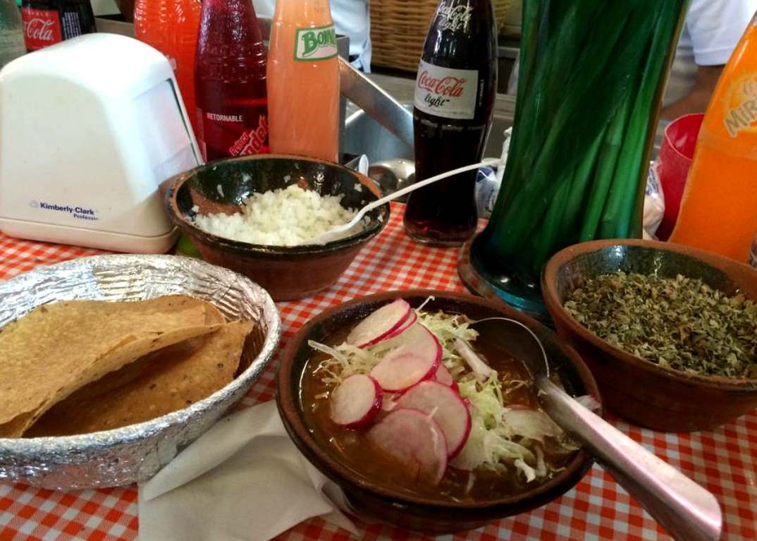 donde-comer-los-mejores-pozoles-en-cdmx-con-rabanos