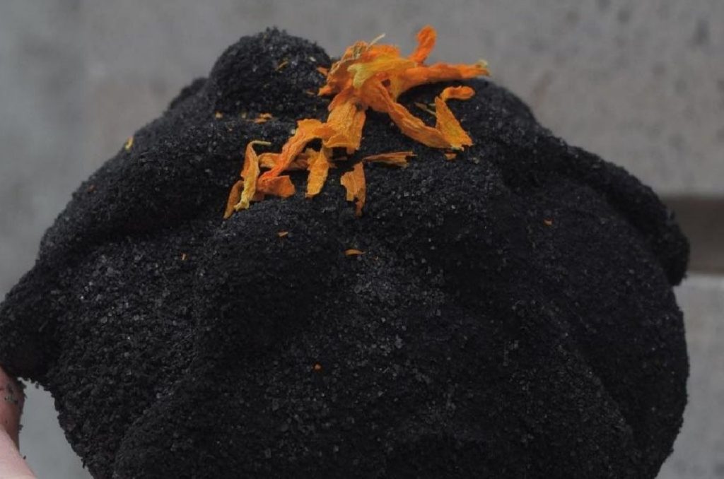 ¡Llegó el pan de muerto negro! Mira dónde comprarlo en CDMX