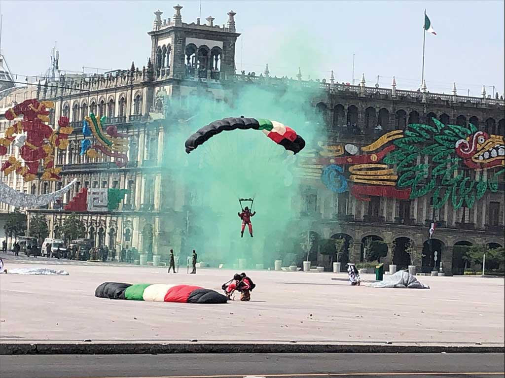 “La gran fuerza de México” exposición militar en el Zócalo