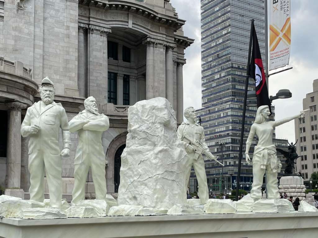 #Los5Caídos un monumento de La Casa de Papel en CDMX