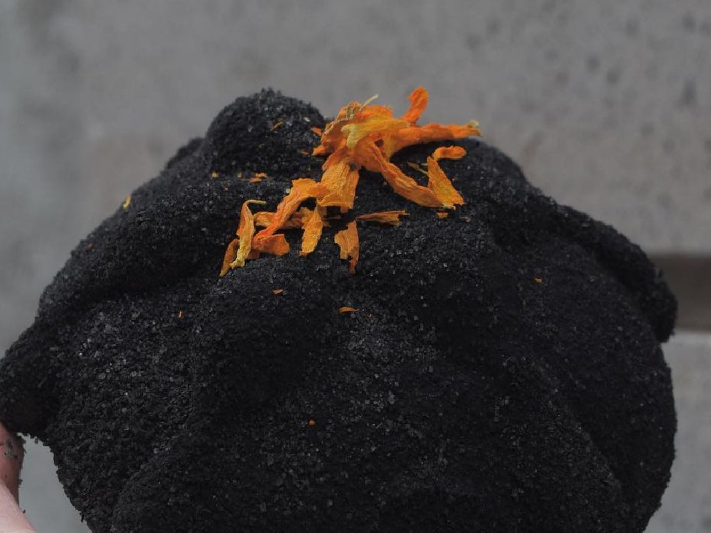 ¡Llegó el pan de muerto negro! Mira dónde comprarlo en CDMX