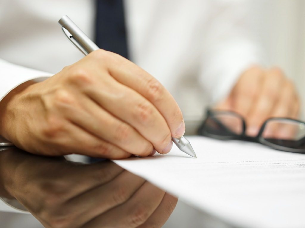 Requisitos y costos para tramitar un testamento firma