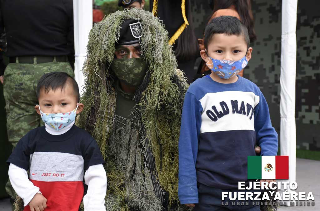 “La gran fuerza de México” exposición militar en el Zócalo 2