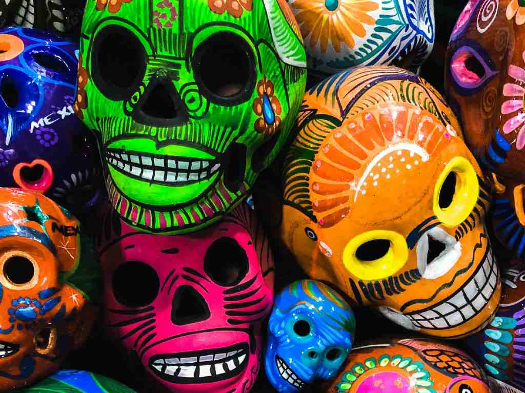 Calaveritas literarias: historia, ejemplos y escritura Cráneos artesanales