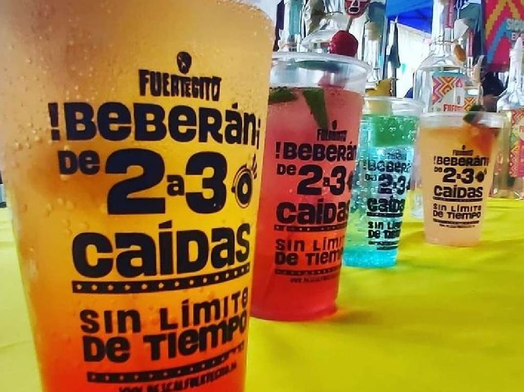 Día de Muertos con pulque y mezcal  bebidas