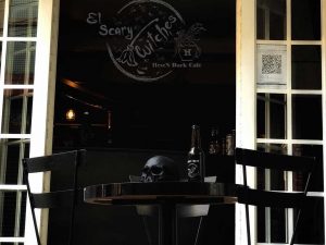 El Scary Witches, un restaurante y bar para los amantes de la oscuridad