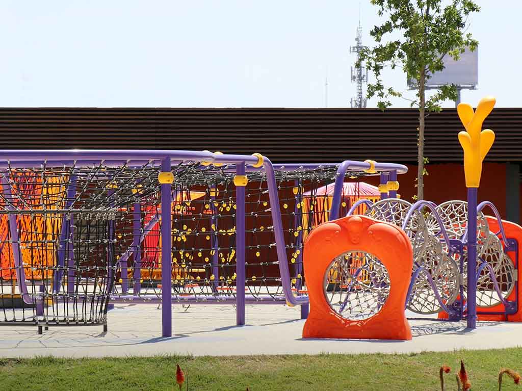 plaza-satelite-celebra-50-anos-renovada-y-con-nueva-terraza-zona-de-juegos