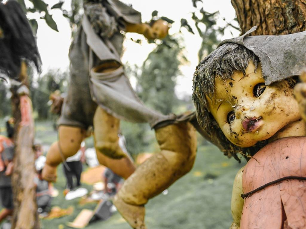 Tour de Trajineras del Terror en Xochimilco en la Isla de las muñecas