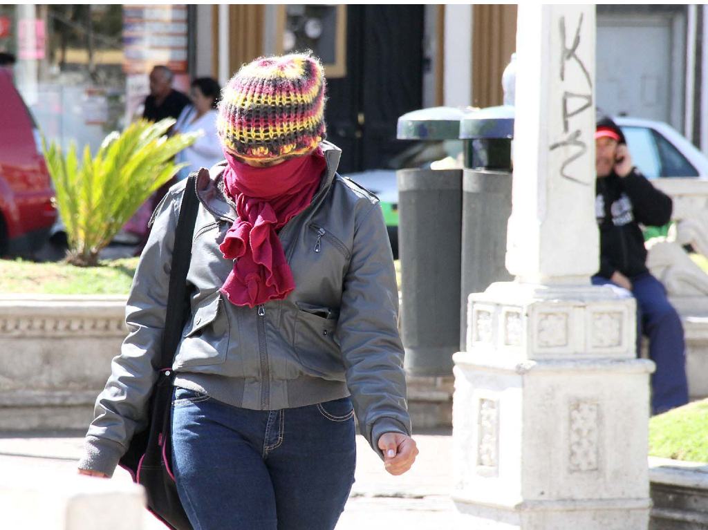 Bajas temperaturas en CDMX, persona.