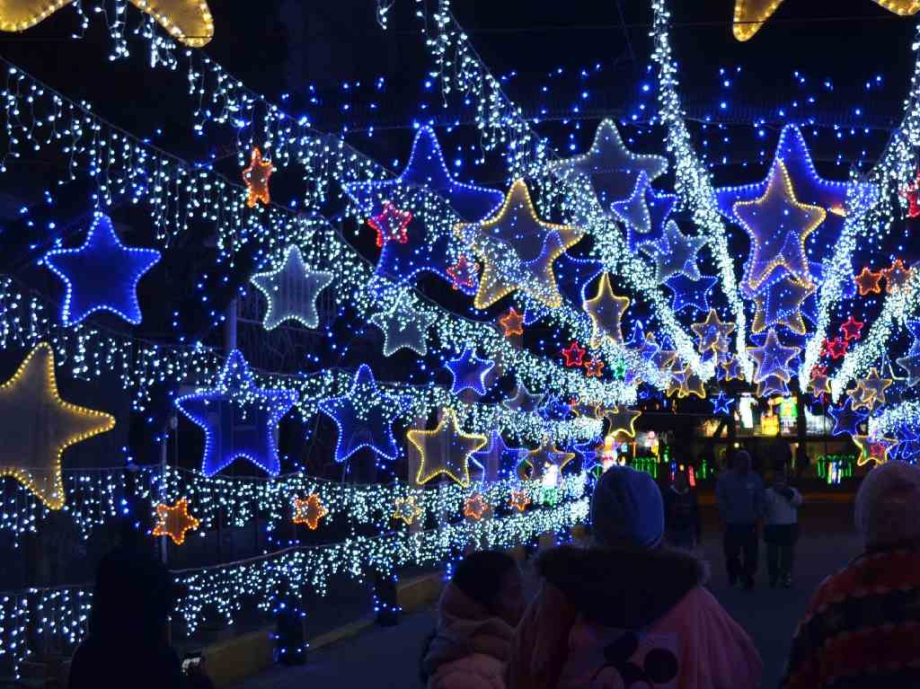 Costos y horarios del Parque de Luces Navideñas en Querétaro villa