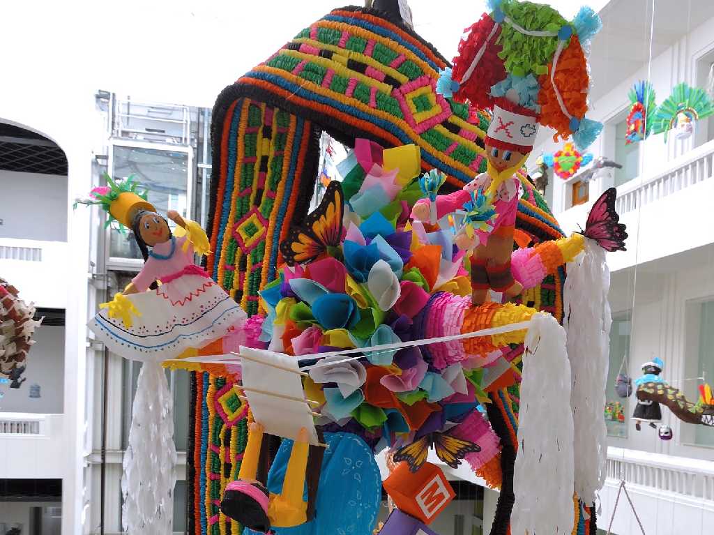 Exposición de Piñatas Mexicanas arte