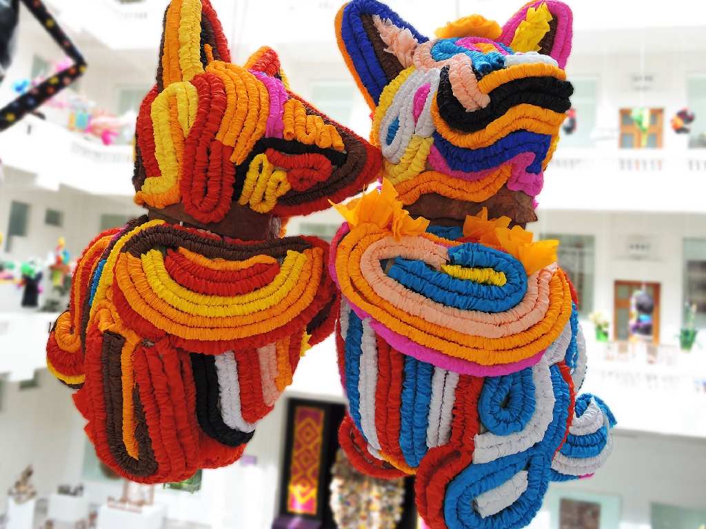 Exposición de Piñatas Mexicanas en el Museo de Arte Popular