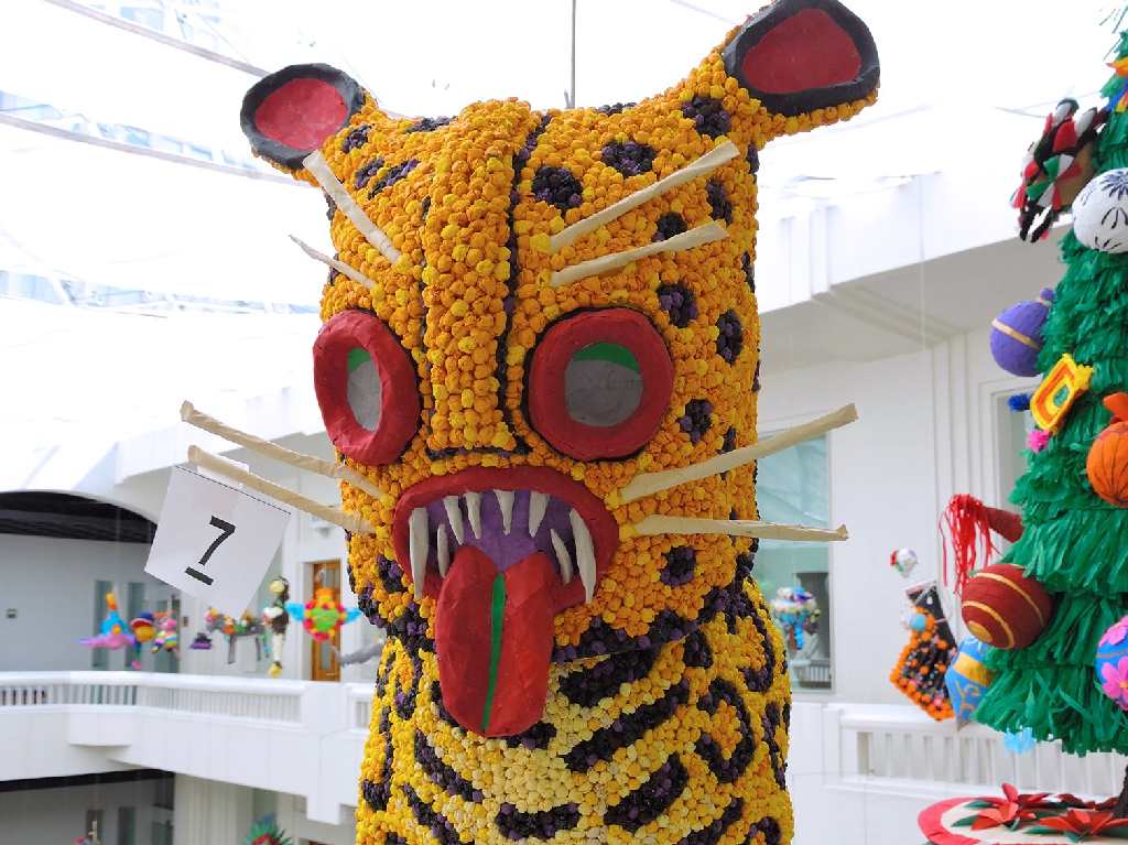Exposición de Piñatas Mexicanas piezas