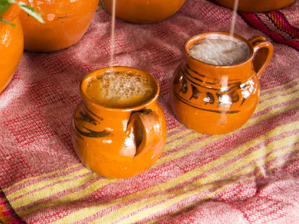 Festival del Pulque, Gastronomía Típica y Mezcal tarros