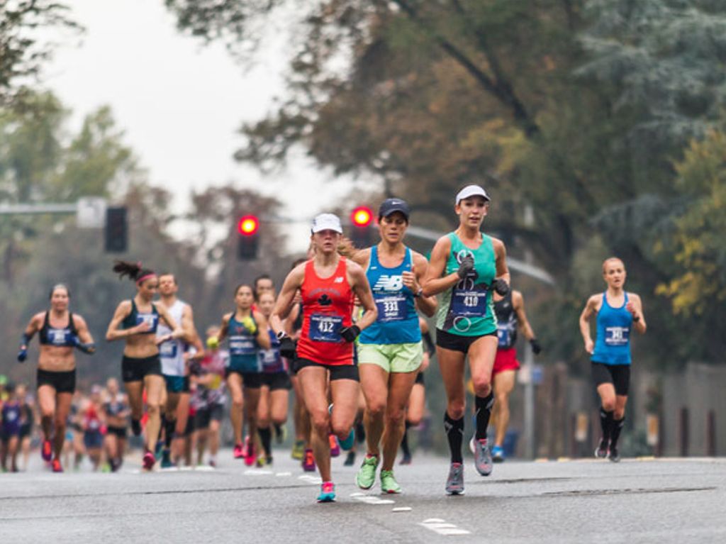 Servicio de transporte gratuito para los corredores del Maratón de la CDMX