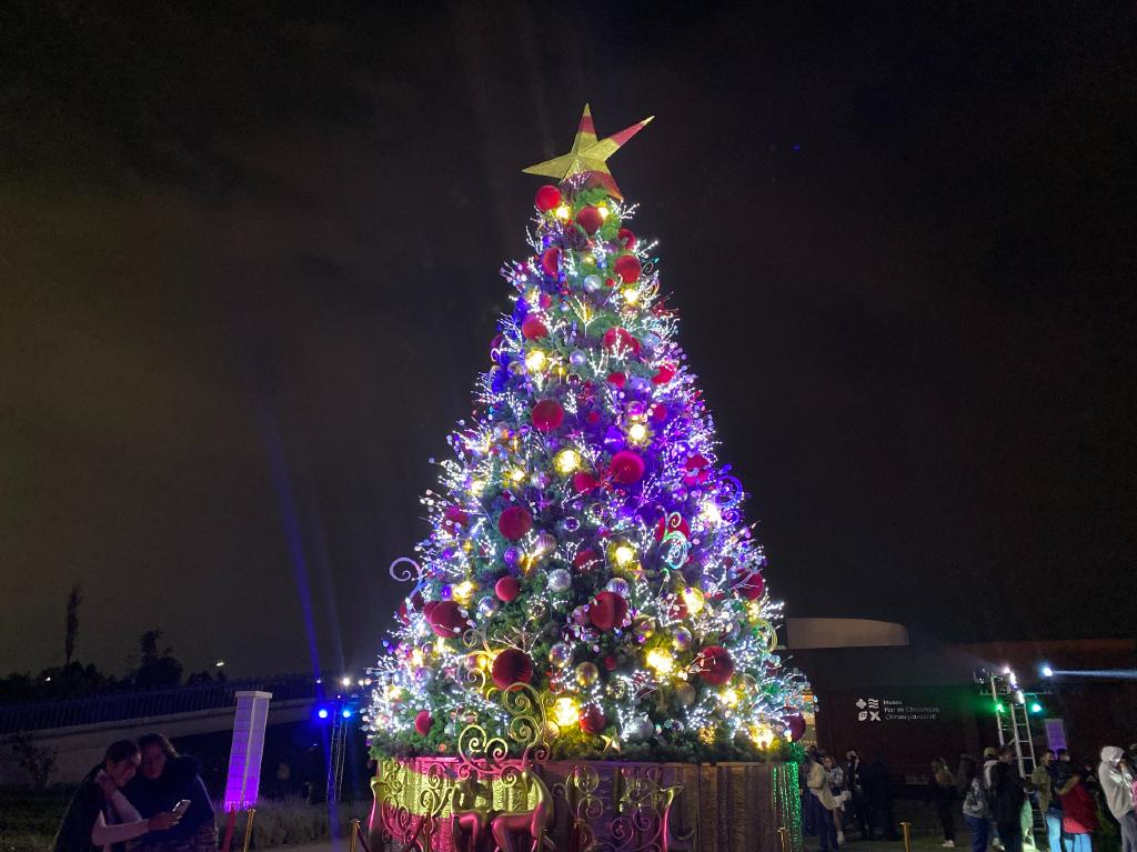 mega-arbol-festival-ilusiones-de-navidad