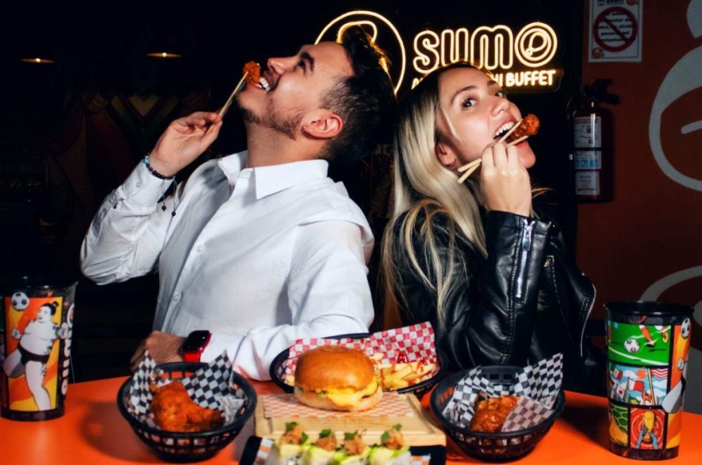 Sumo Buffet de sushi y alitas: Come todo lo que puedas por $249
