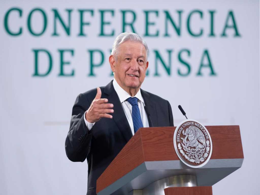 Habrá aumento salarial para servidores públicos, según AMLO