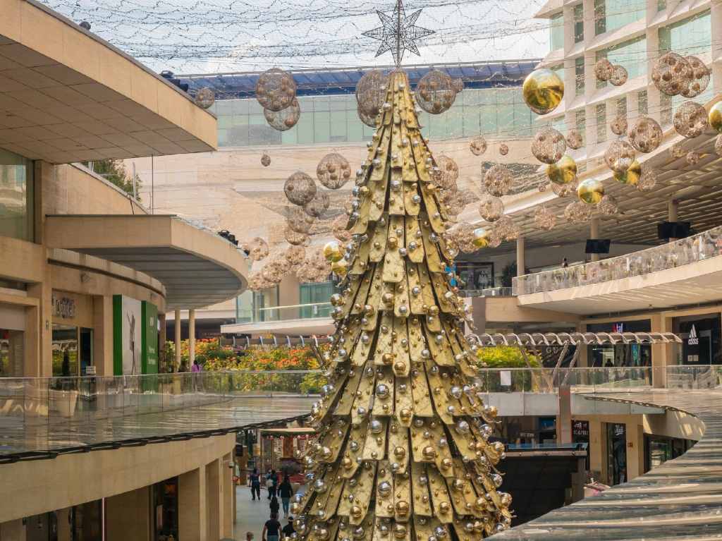 Arbolitos de Navidad más bonitos en CDMX esferas