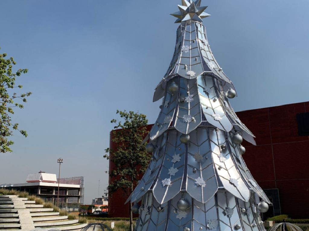 arbolitos-de-navidad-mas-bonitos-en-cdmx-metal