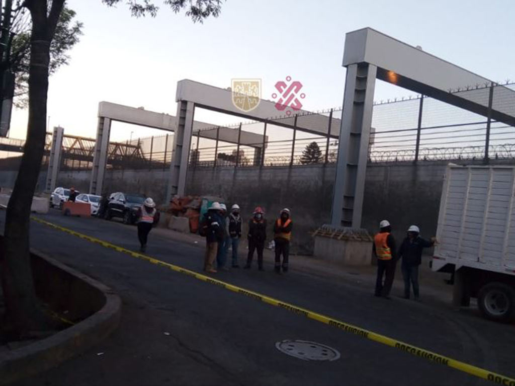 Cierran Av. Ermita Iztapalapa por caída de trabe para el Trolebús