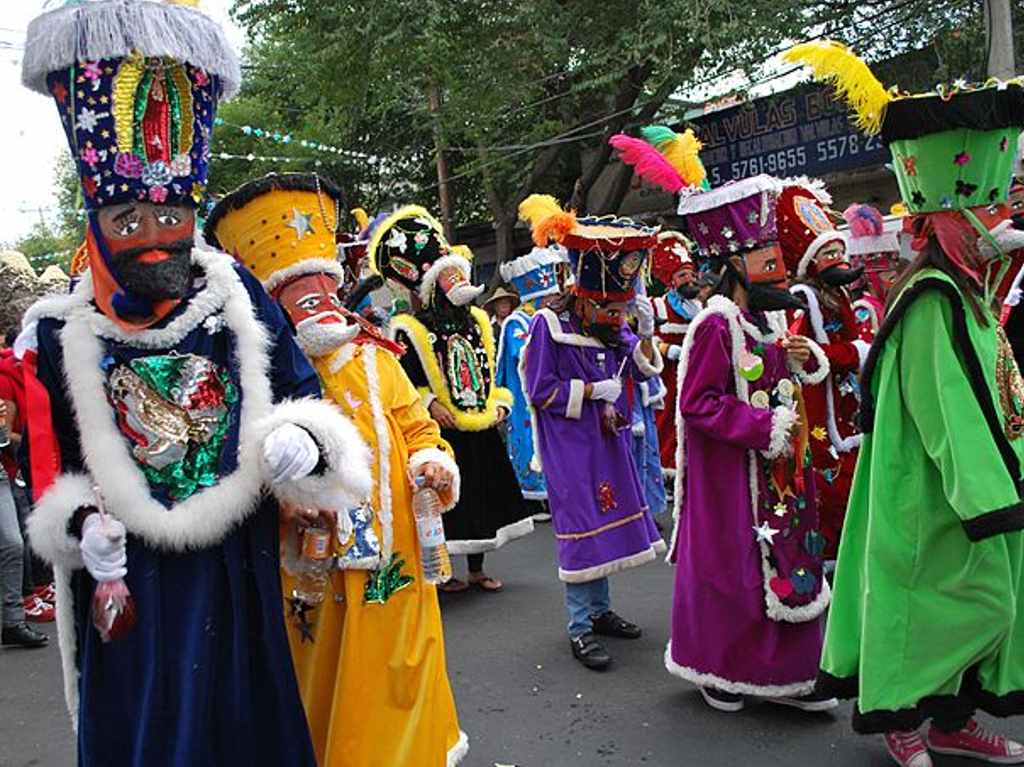 Primer Gran Desfile de Huehuenches y Chinelos