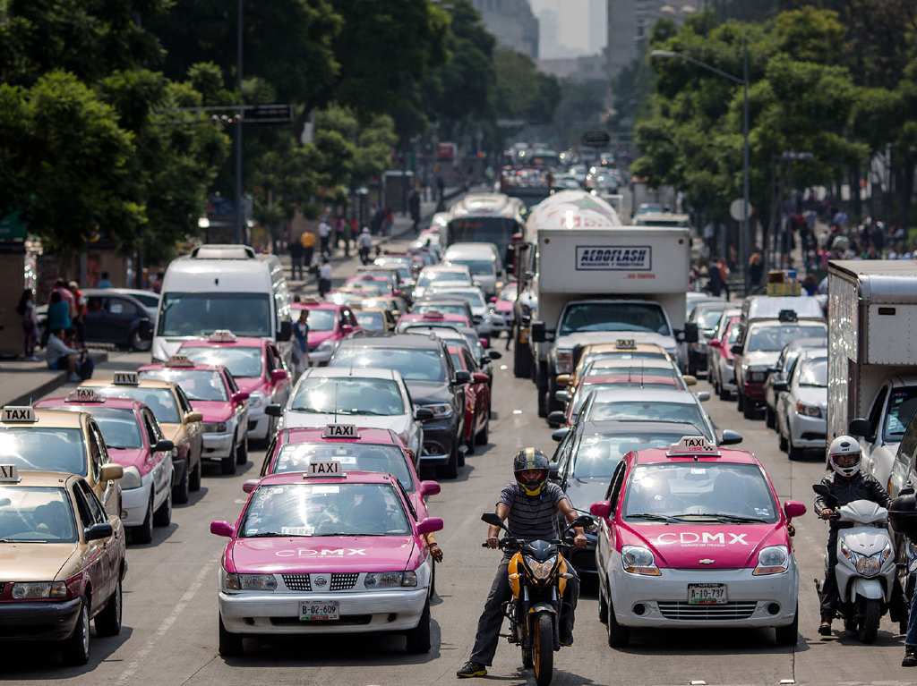El Senado aprobó la Ley General de Movilidad, carros