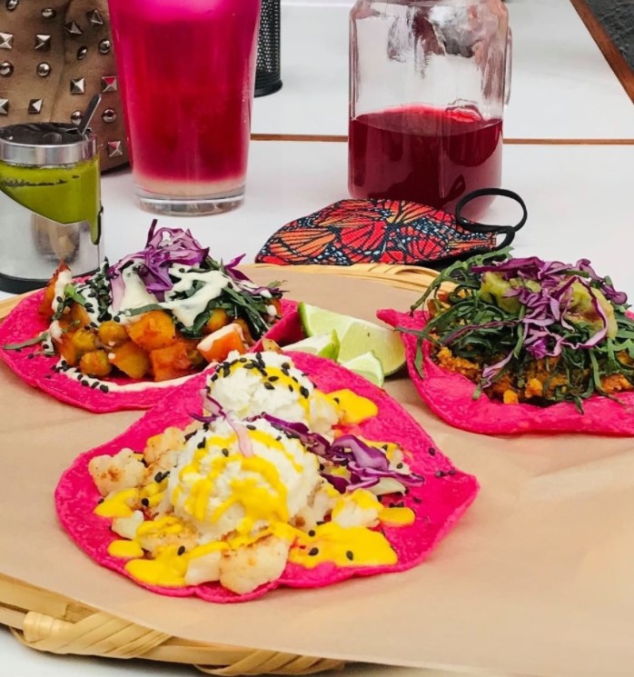 Tacos rosas. La Pitahaya Vegana